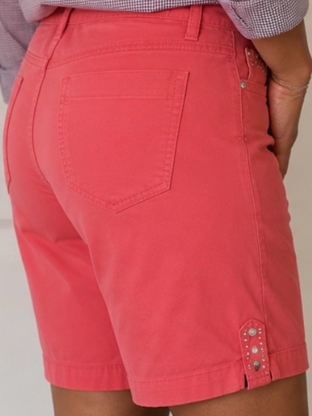 Bandolino Women’s 22w Salmon Colored Capri Pants with Rhinestone Pocket Accents